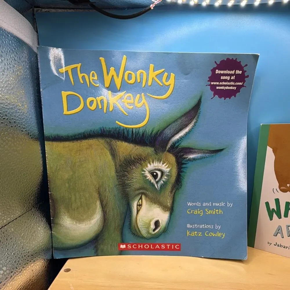 Whose Toes Are Those? Liz Wins & The Wonky Donkey. All new great shape.